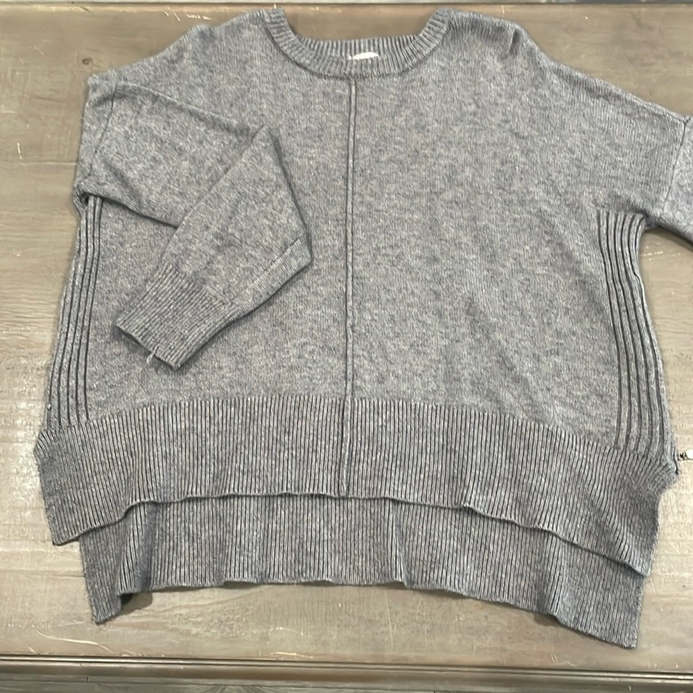 Gray RD style sweater 50% viscose, 28% polyester, 22% polyester size small
